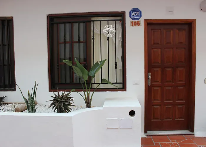 Tipaki Cristianos Apartment