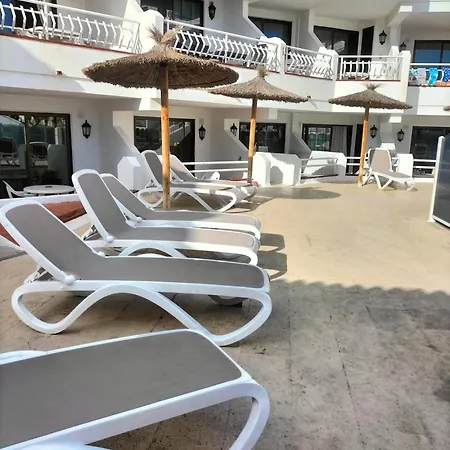 Apartament Cristianos Tipaki